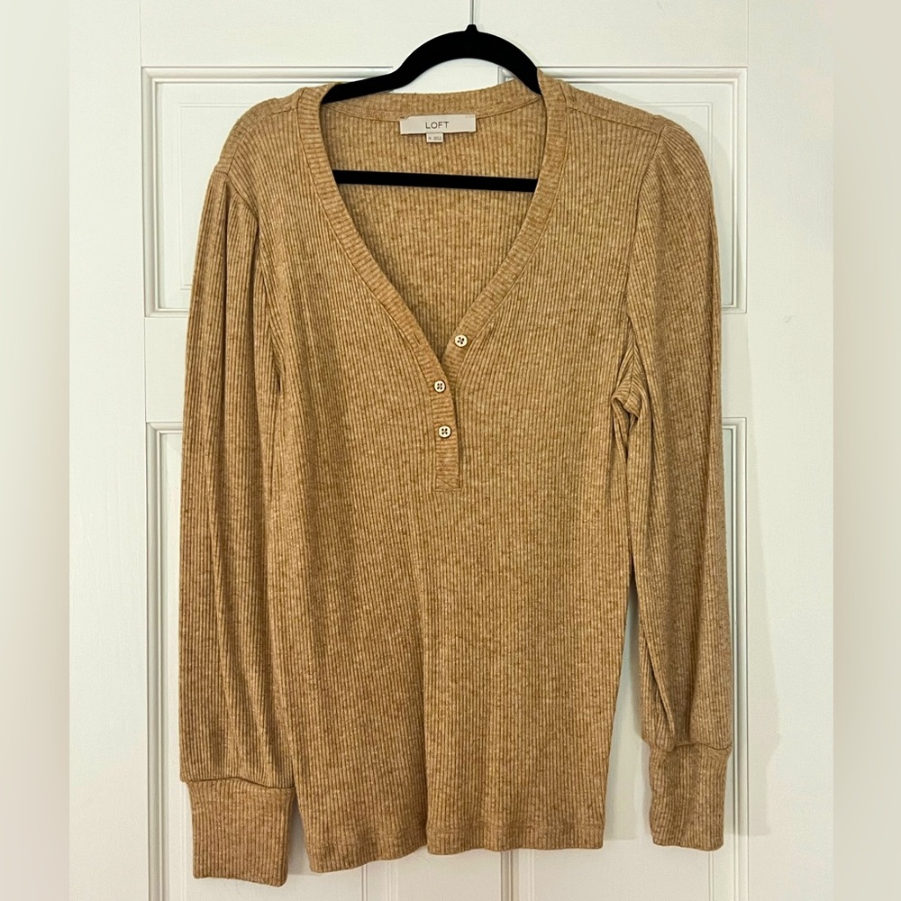 LOFT tan ribbed button front long sleeve henley shirt size XL